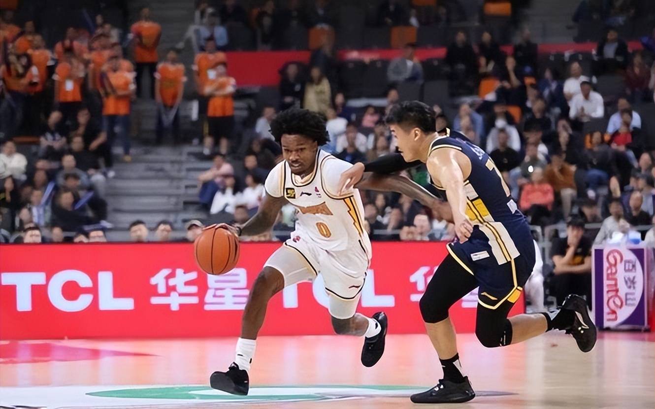 山东男篮在关键时刻抢下比赛胜利的简单介绍