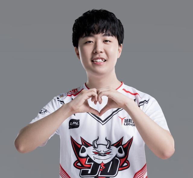 CLG横扫EG,Kanavi完成史诗逆转淘汰赛2:0(伦敦) CLG横扫EG,Kanavi完成史诗逆转淘汰赛2:0(伦敦)