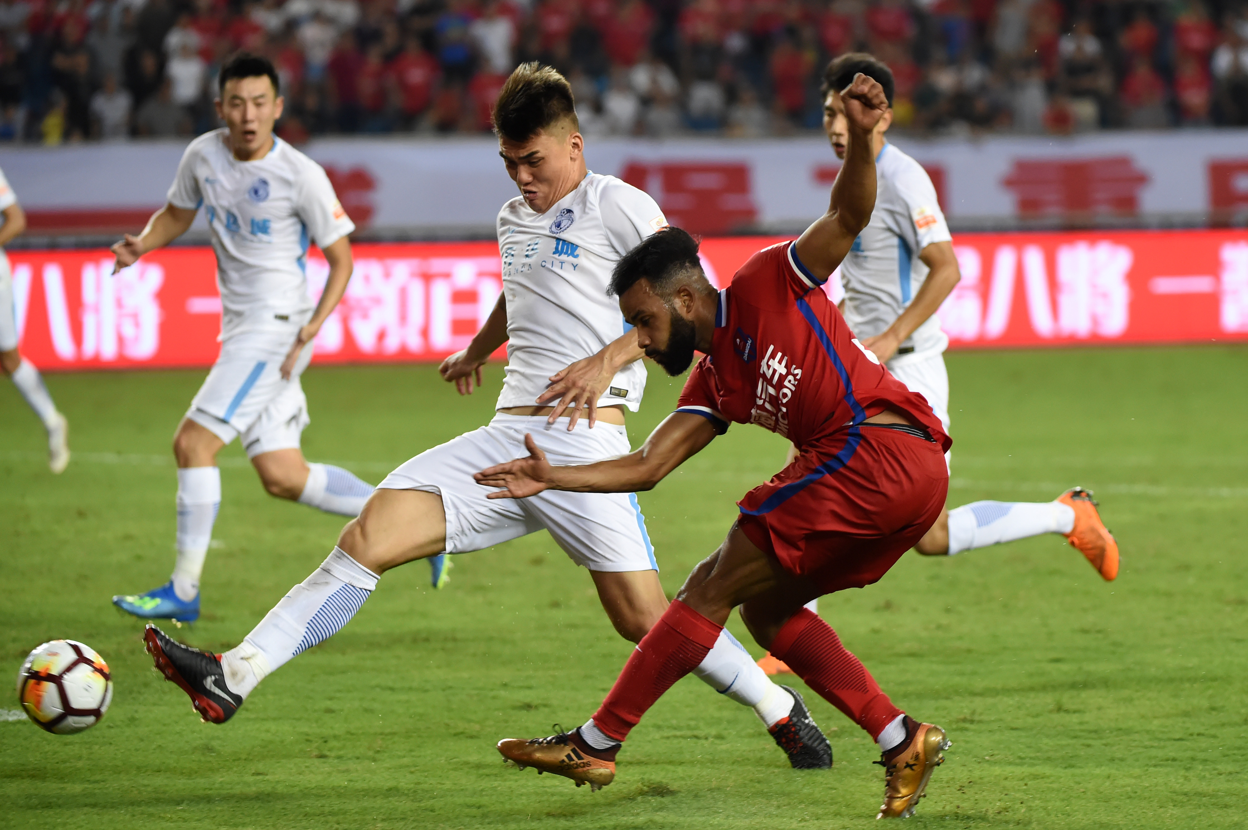 关于大连一方主场不敌重庆斯威,遭遇连败的信息 关于大连一方主场不敌重庆斯威,遭遇连败的信息