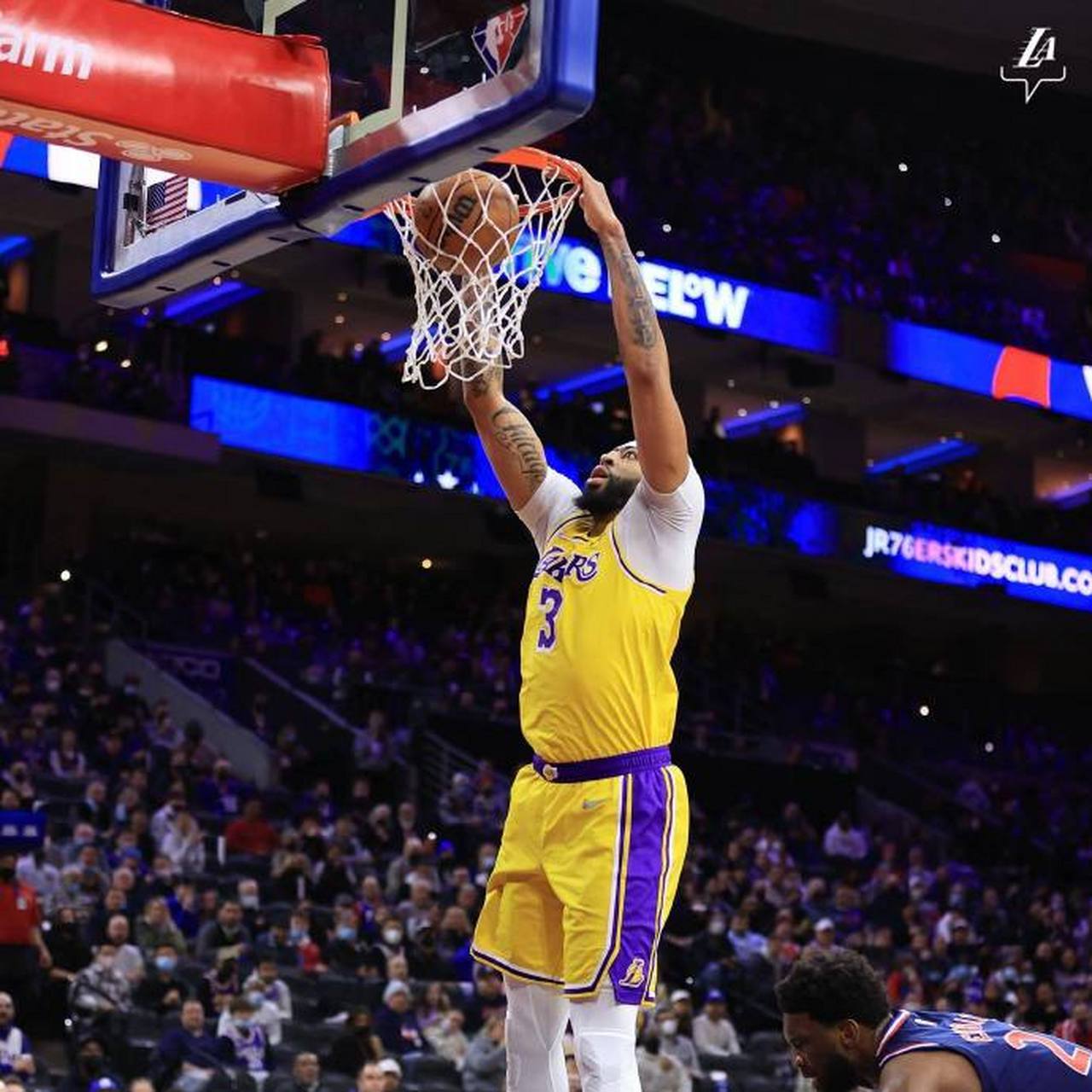 深圳队逆转湖人，恩比德状态火热的简单介绍