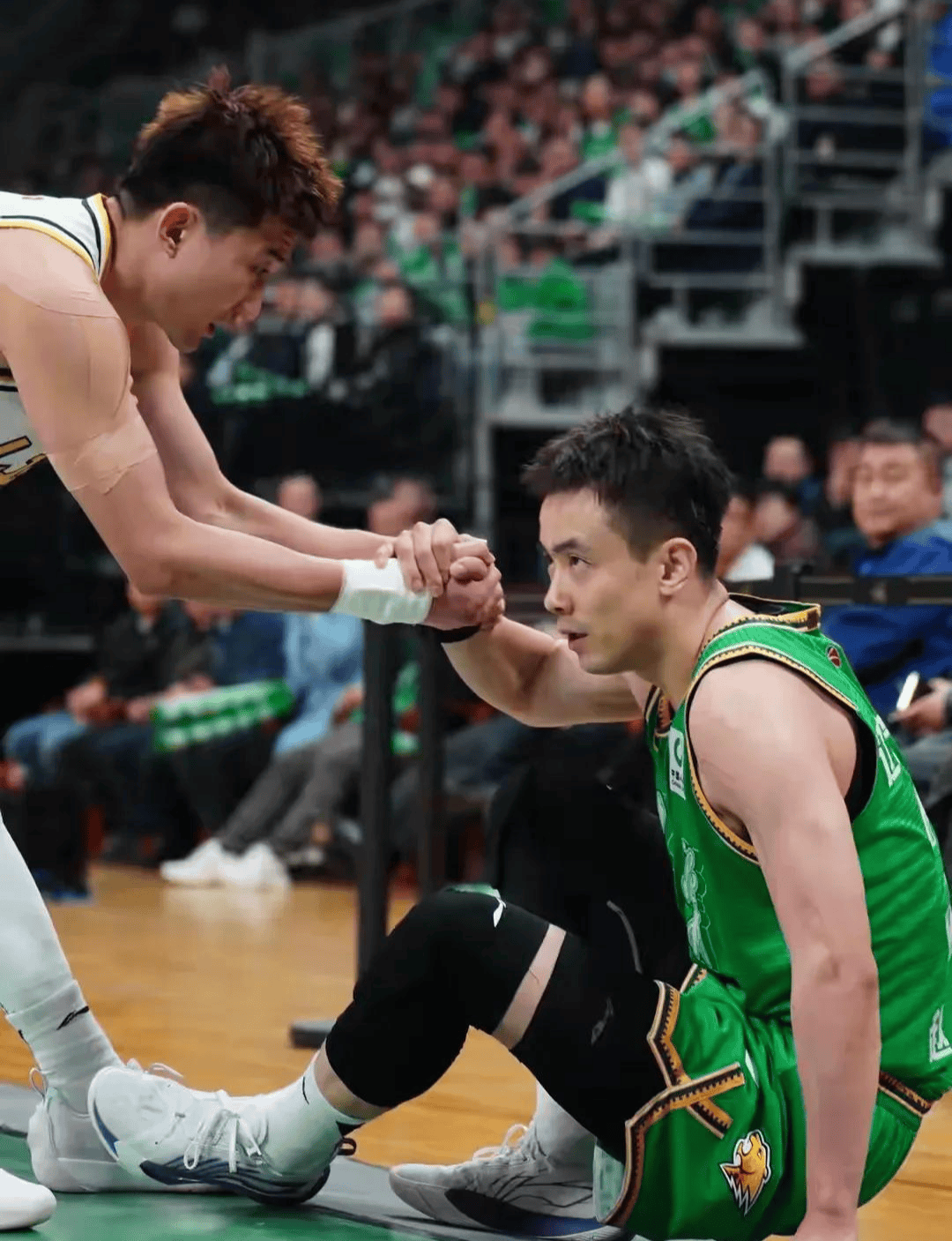 篮球精英对决，场场精彩不容错过