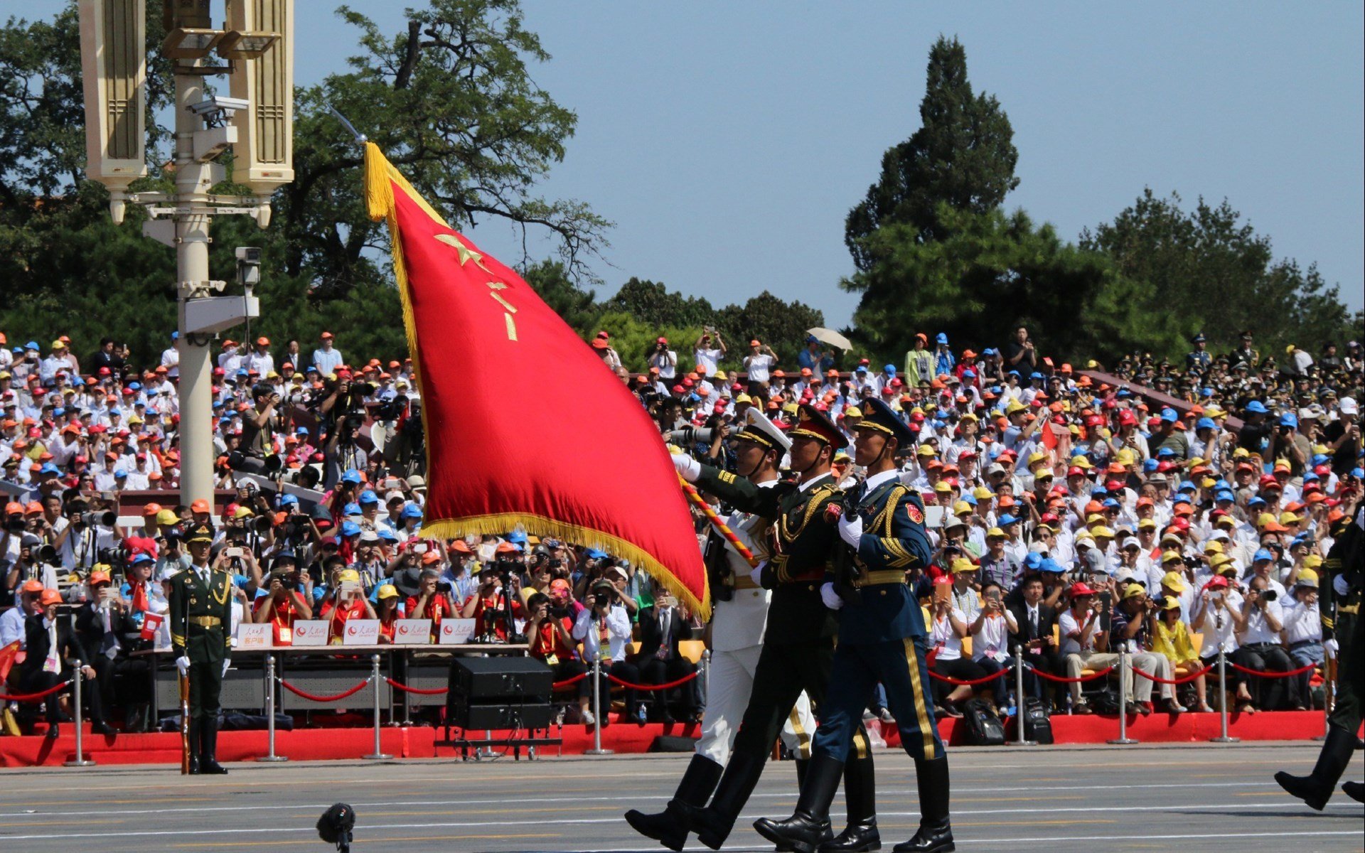 骑士掀翻广东队，戈贝尔在意甲焦点战接管比赛，体育场上的叙事更新