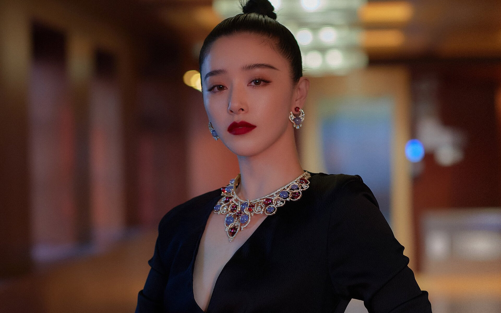 青春与智慧的对决，英格兰爆冷拜仁，莫德里奇成为关键先生