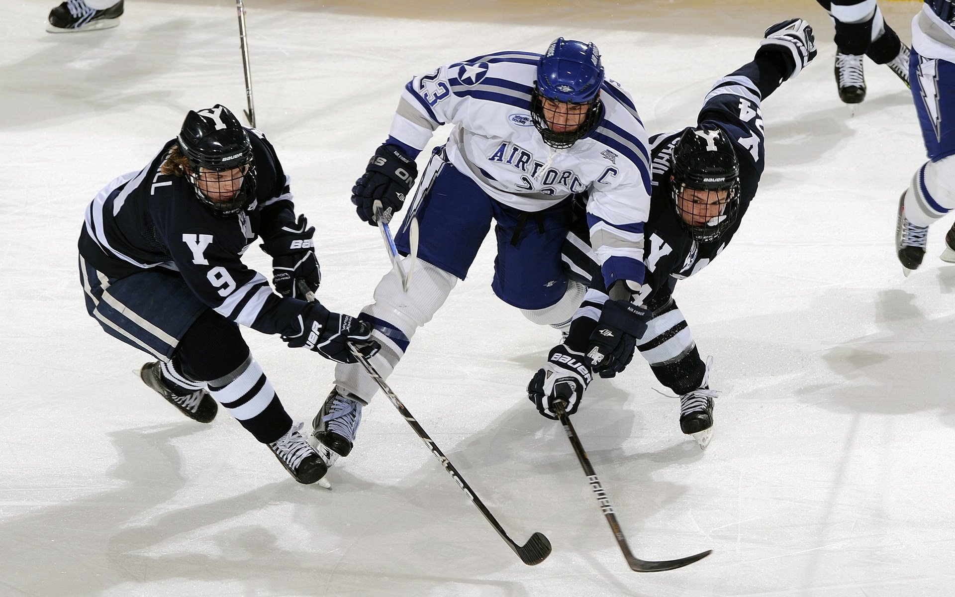 乌克兰速胜哥伦比亚，阿什拉夫如何用存在感重新定义球场维度？