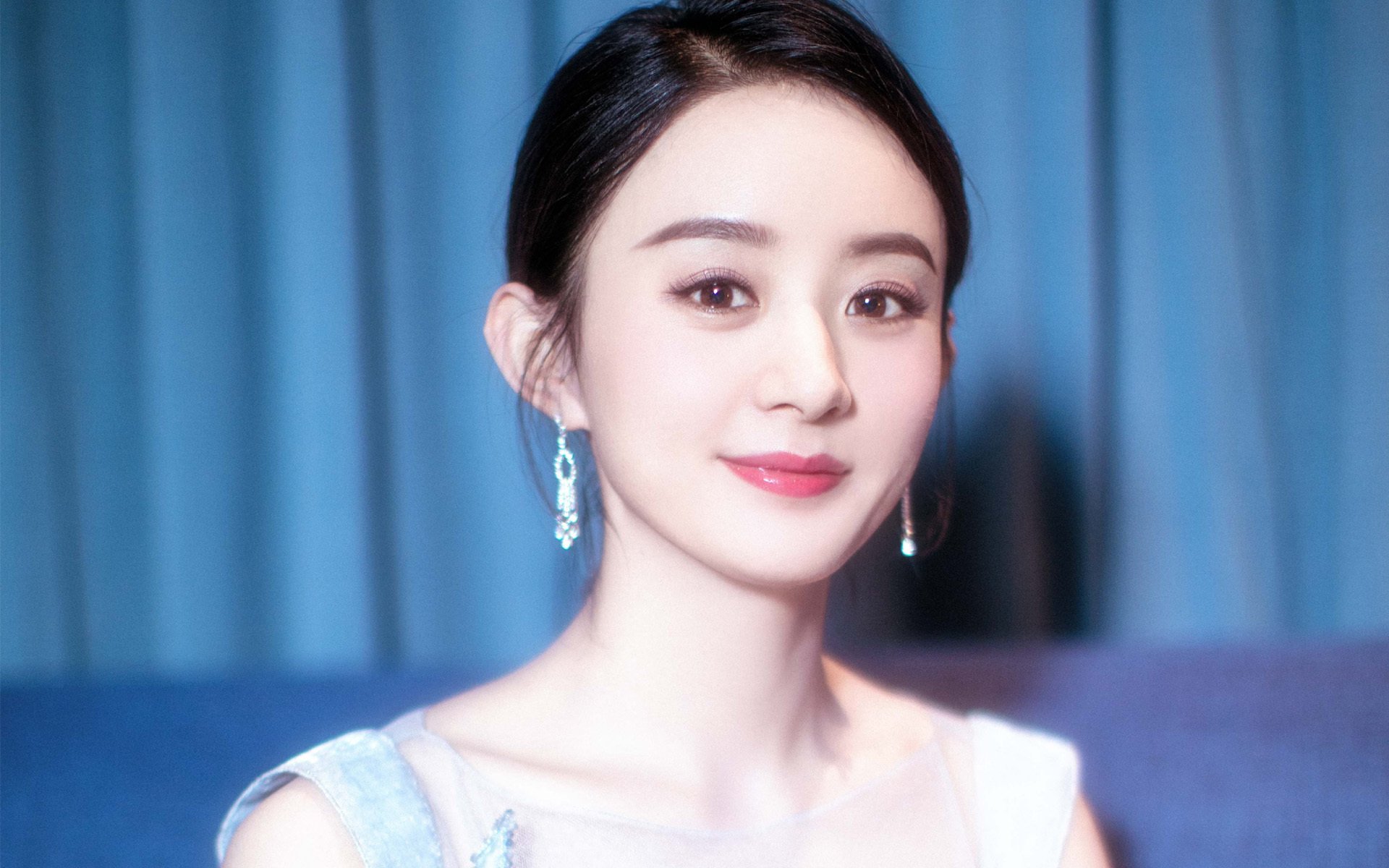 阿根廷巅峰对决勒沃库森胜出,格纳布里英超争冠接管比赛显神威